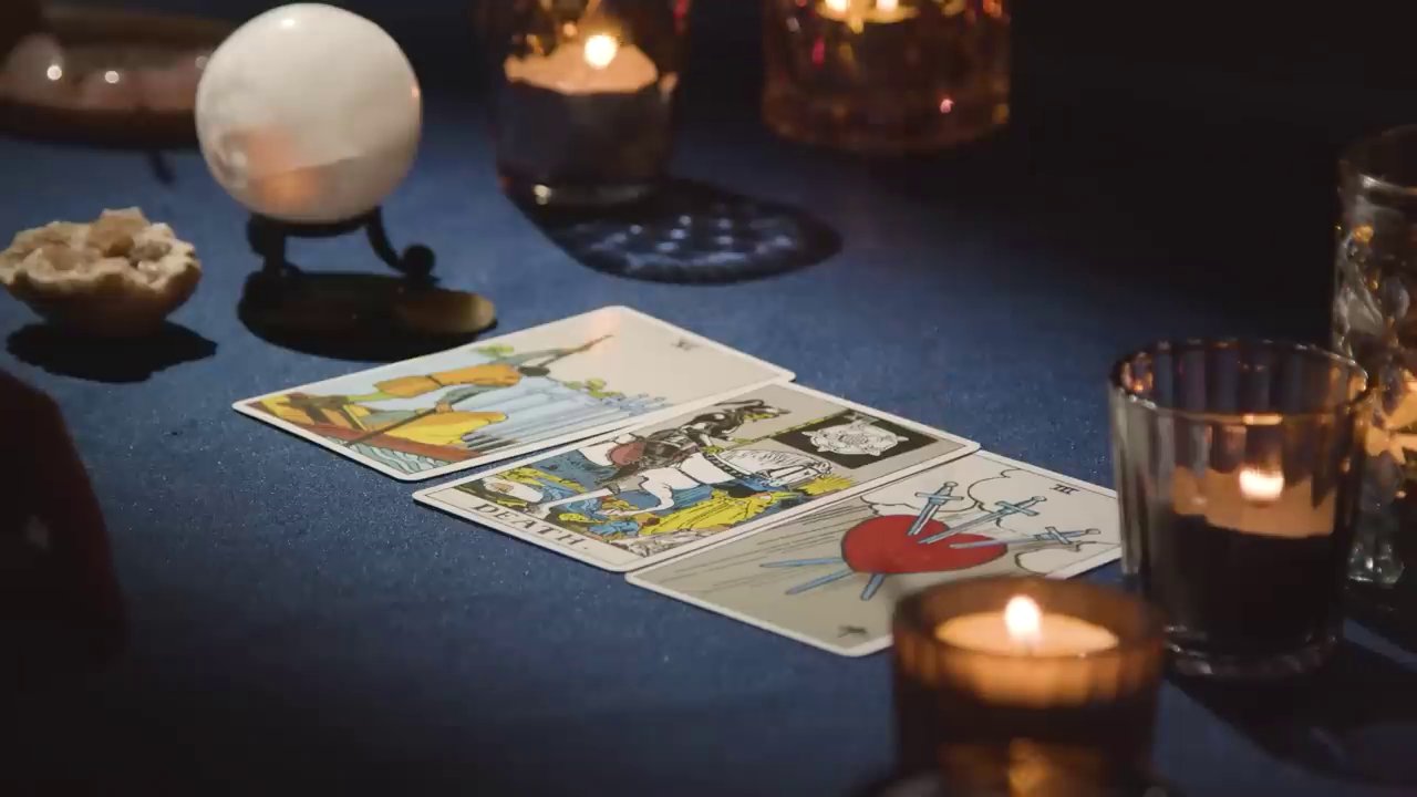 Hình ảnh vũ trụ với các thiên hà và ngôi sao, gợi mở về mối liên hệ huyền bí giữa vi mô và vĩ mô, giữa con người và vũ trụ bao la.