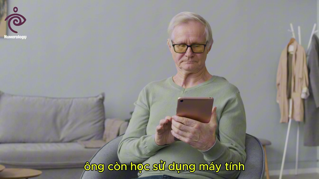 Hình ảnh một con đường mòn uốn lượn lên đỉnh núi, tượng trưng cho hành trình trưởng thành của con người qua các giai đoạn cuộc đời.