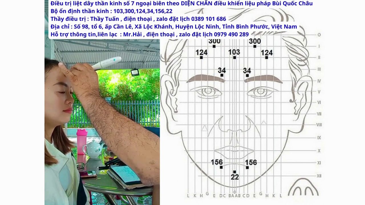 Một bàn là m việc hiện đại với máy tính, sổ sách và cây xanh, thể hiện sự chuyên nghiệp và thành công.