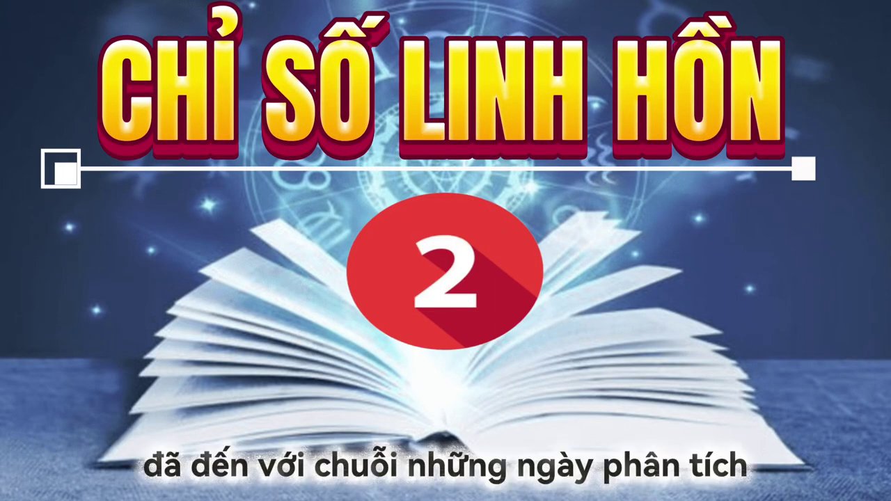 Một người phụ nữ đang ngồi thiền giữa không gian yên tĩnh, xung quanh là ánh nến lung linh.