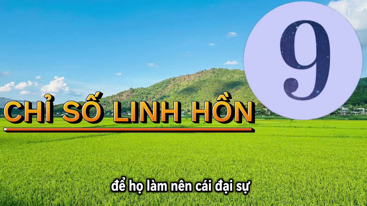 Một người phụ nữ đang nhắm mắt, hai tay đặt nhẹ lên trái tim, cảm nhận năng lượng xung quanh.