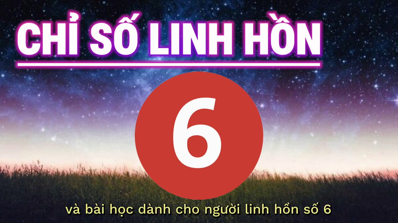 Một người phụ nữ đang ngồi thiền giữa thiên nhiên, tay đặt lên ngực, lắng nghe nhịp đập trái tim mình.