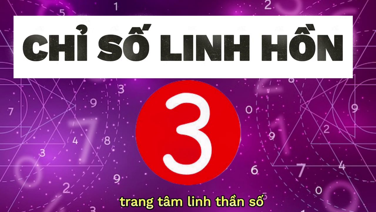 Một người đang đứng trên đỉnh đồi, dang rộng vòng tay đón ánh bình minh.