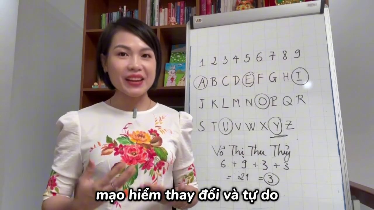 Một người đang cẩn thận viết và tính toán trên giấy, tránh những sai sót thường gặp.