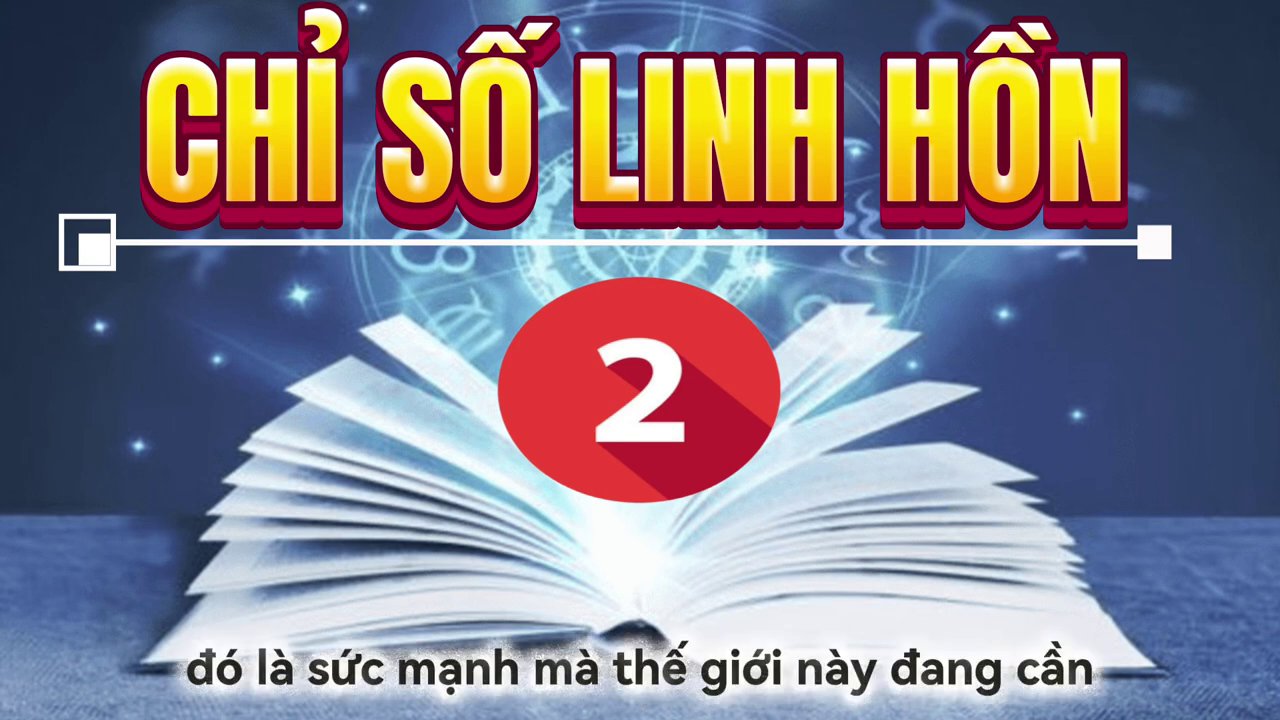 Một cặp đôi đang ngồi bên nhau trên ghế sofa, tay trong tay, ngắm nhìn khung cảnh bên ngoài cửa sổ.